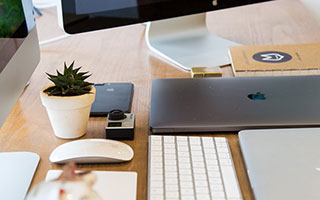 香蕉漫画三步校正：先问对象有没有偷换，再把字幕改成描述句（不费劲但管用）